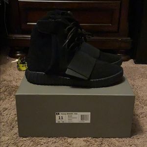 Yeezy 750 Triple Black